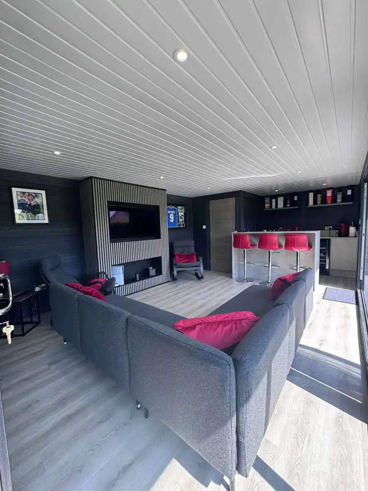 Bar & Leisure