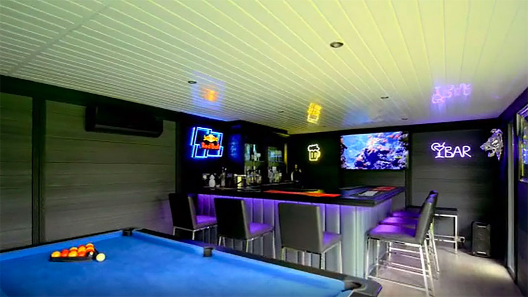 Bar And Leisure Garden Room