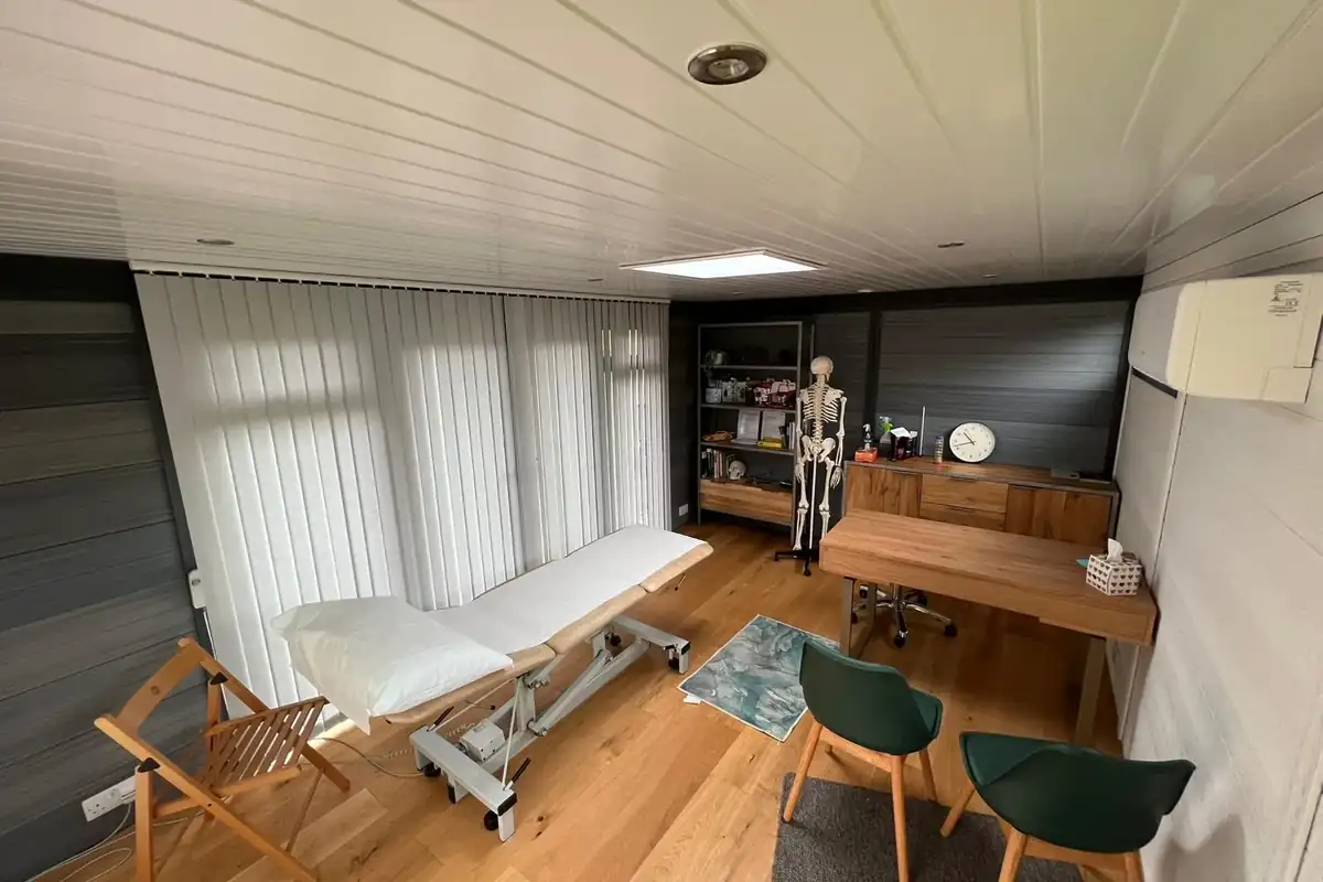 Composite garden room treatment room with couch and chairs